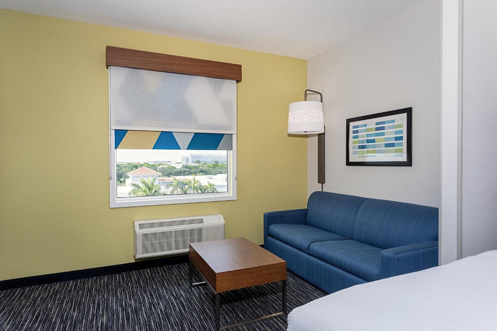 Holiday Inn Express & Suites - Miramar By Ihg Exterior photo