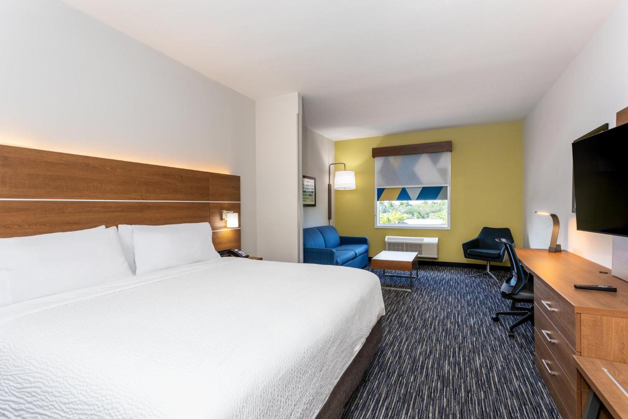 Holiday Inn Express & Suites - Miramar By Ihg Exterior photo