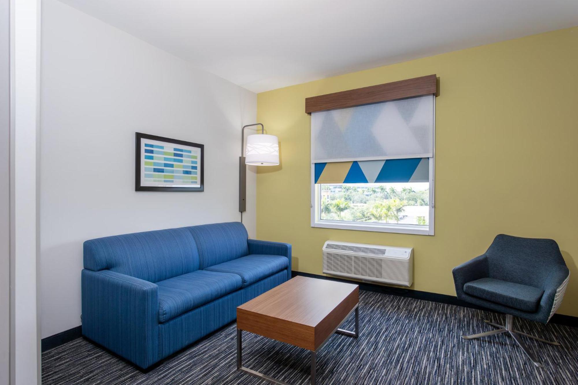Holiday Inn Express & Suites - Miramar By Ihg Exterior photo