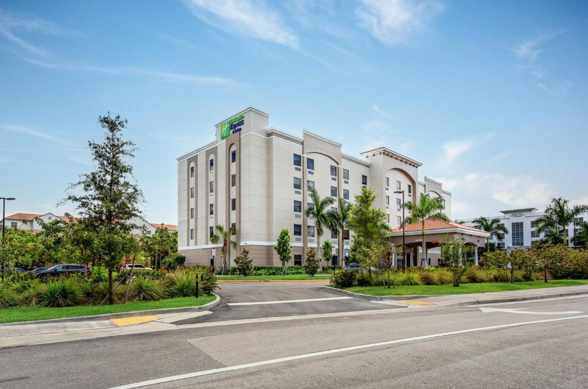 Holiday Inn Express & Suites - Miramar By Ihg Exterior photo